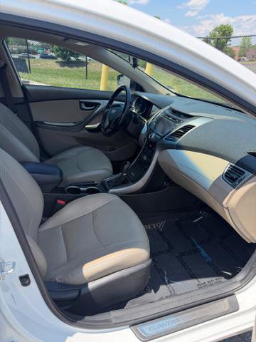 Used 2014 Hyundai Elantra Limited w/ Option Group 03 FWD image 12