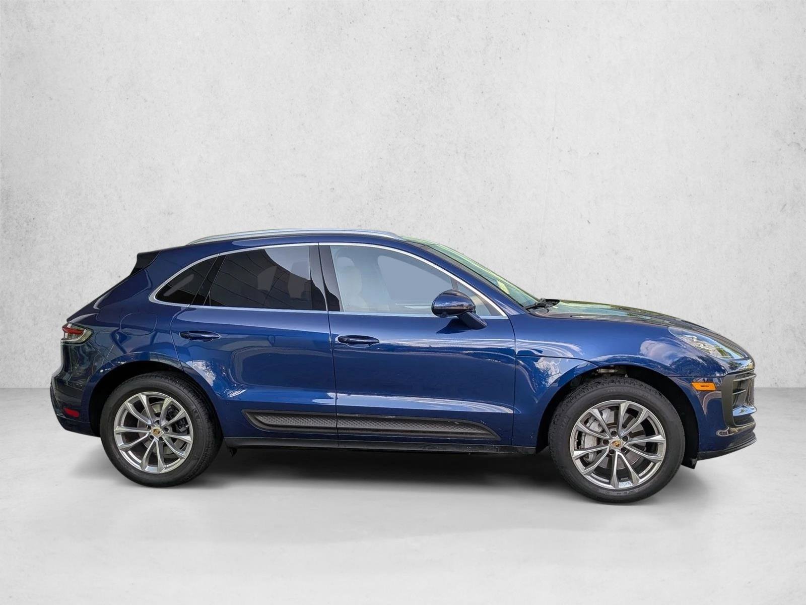 Used 2023 Porsche Macan AWD/4WD image 4