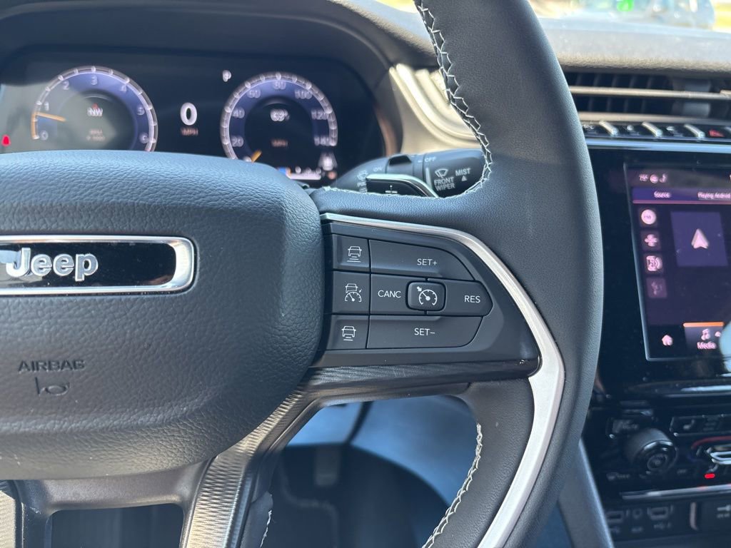 Used 2025 Jeep Grand Cherokee Altitude image 46