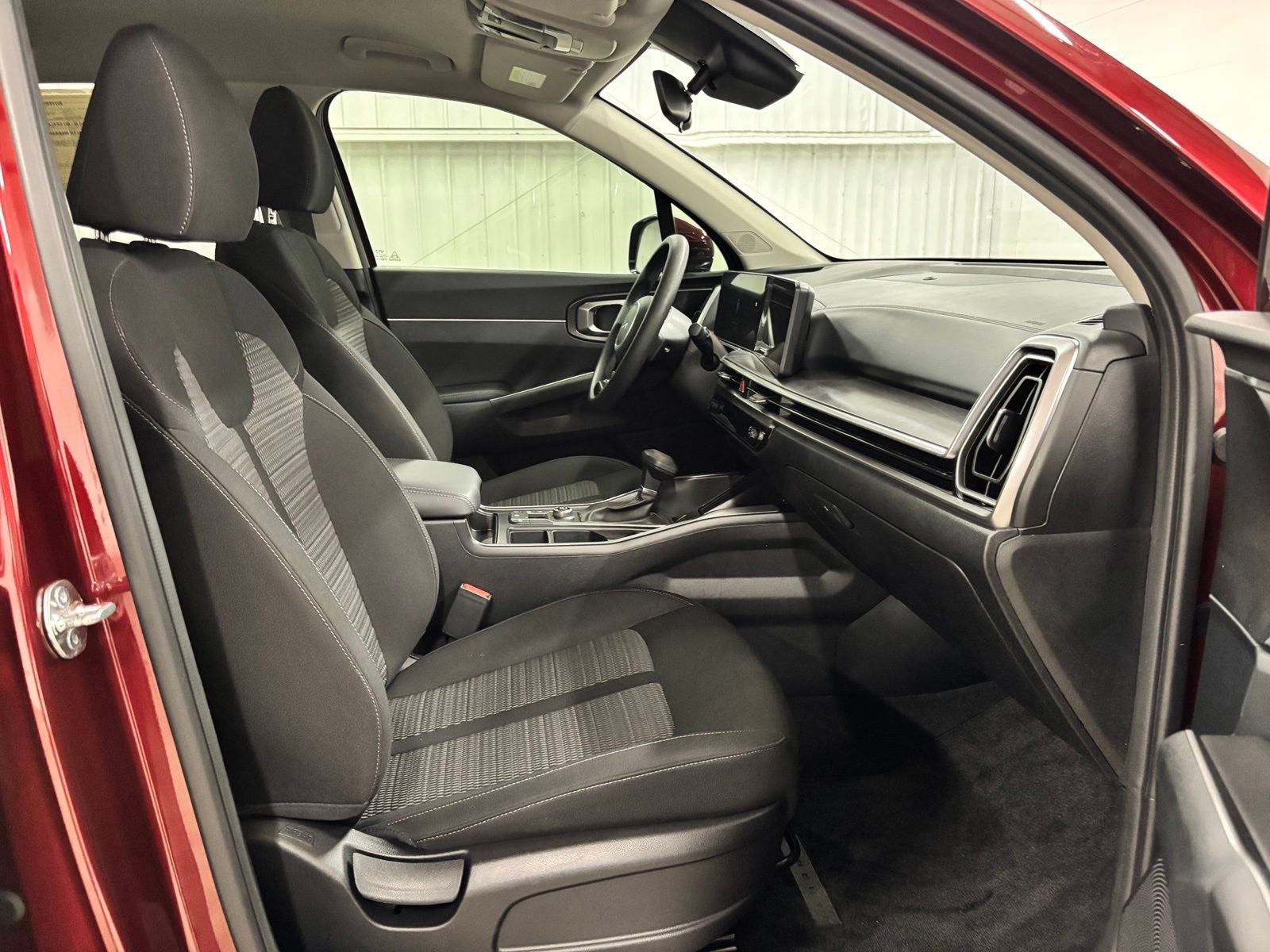 Used 2025 Kia Sorento LX FWD image 22