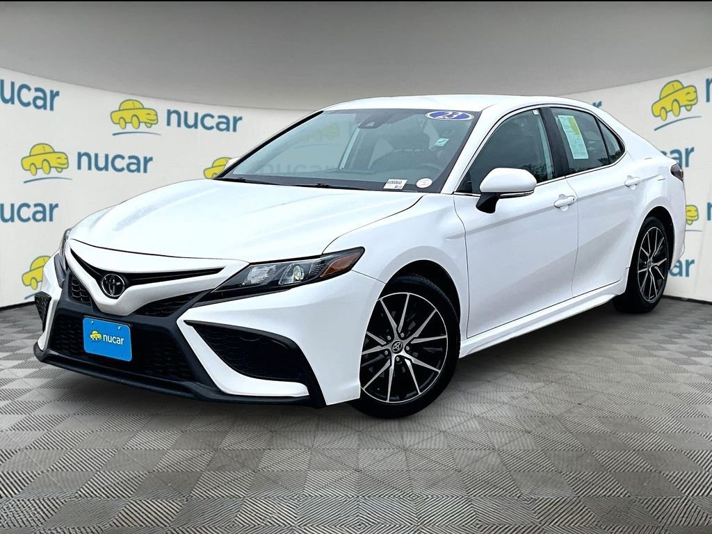 Used 2023 Toyota Camry SE FWD image 3