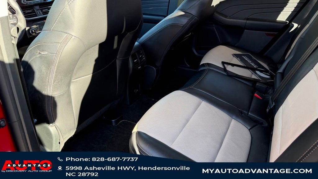 Used 2022 Ford Escape Titanium w/ Titanium Premium Package image 31