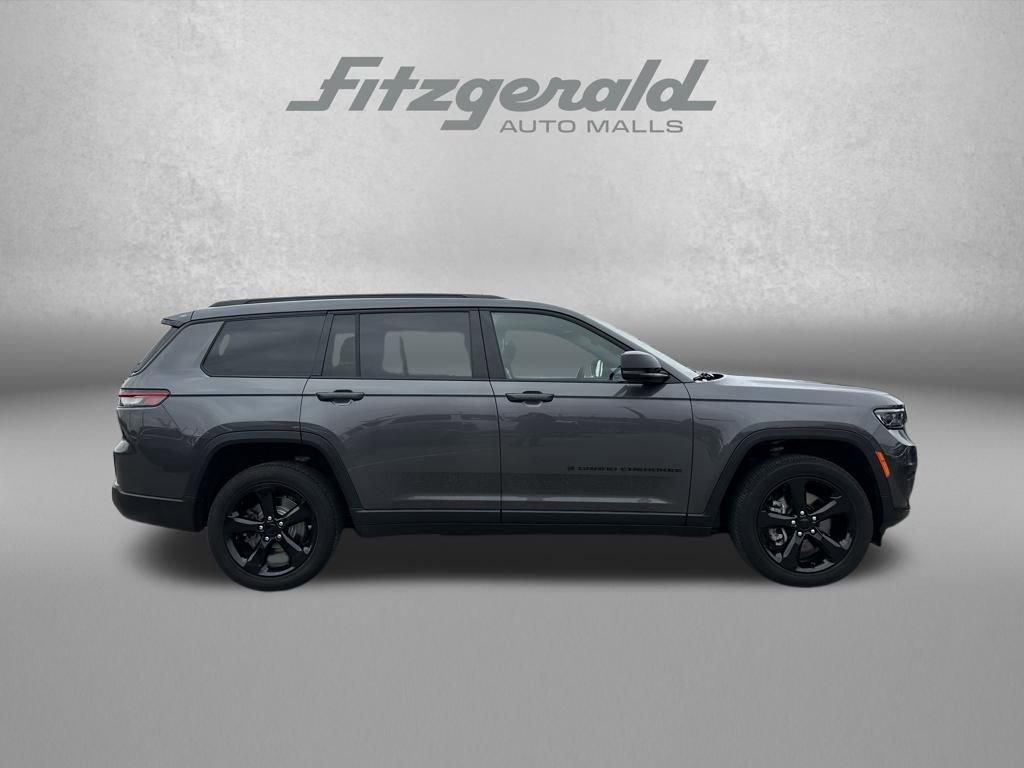 Used 2023 Jeep Grand Cherokee L Laredo image 3