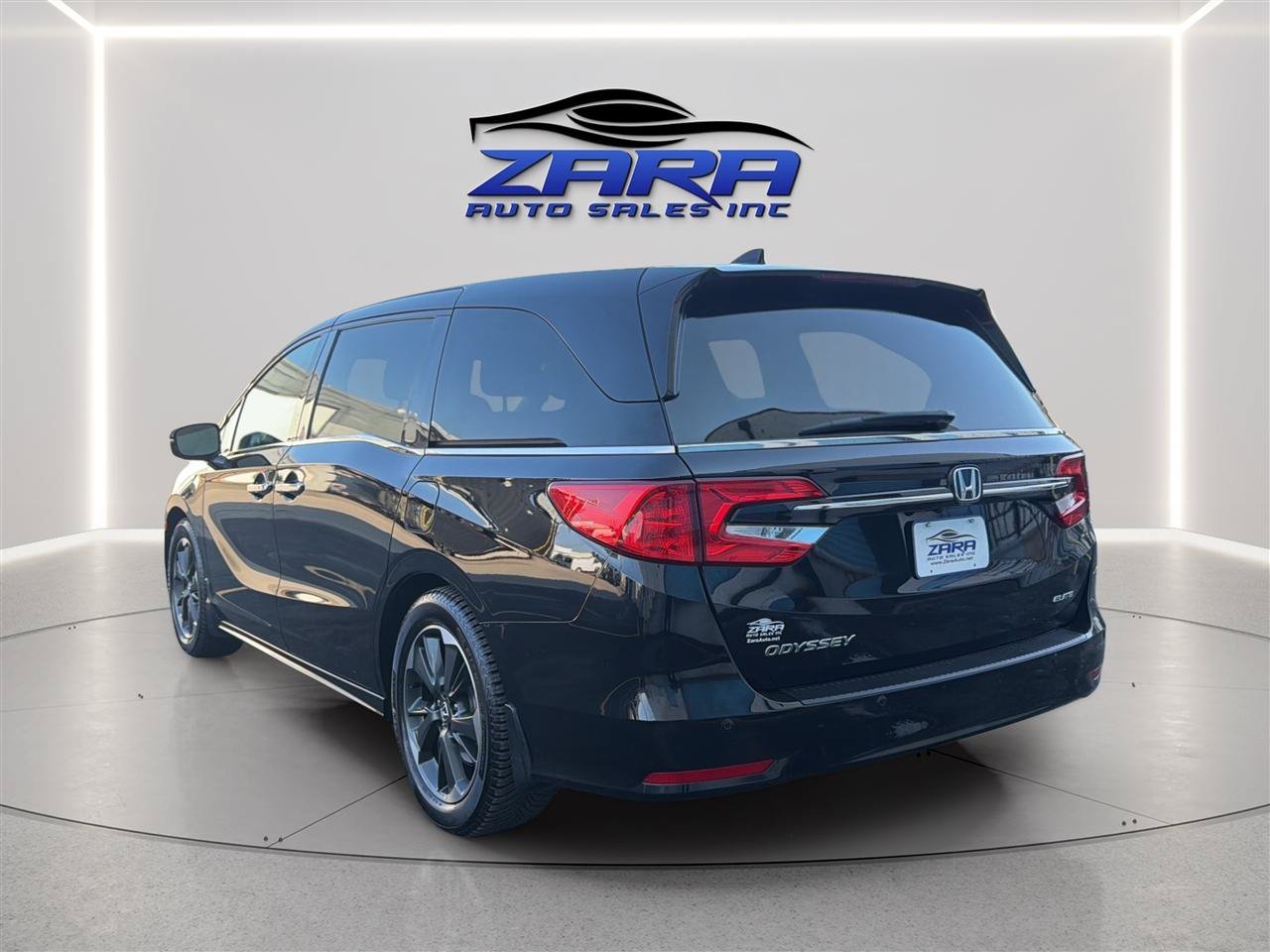 Used 2024 Honda Odyssey Elite image 5
