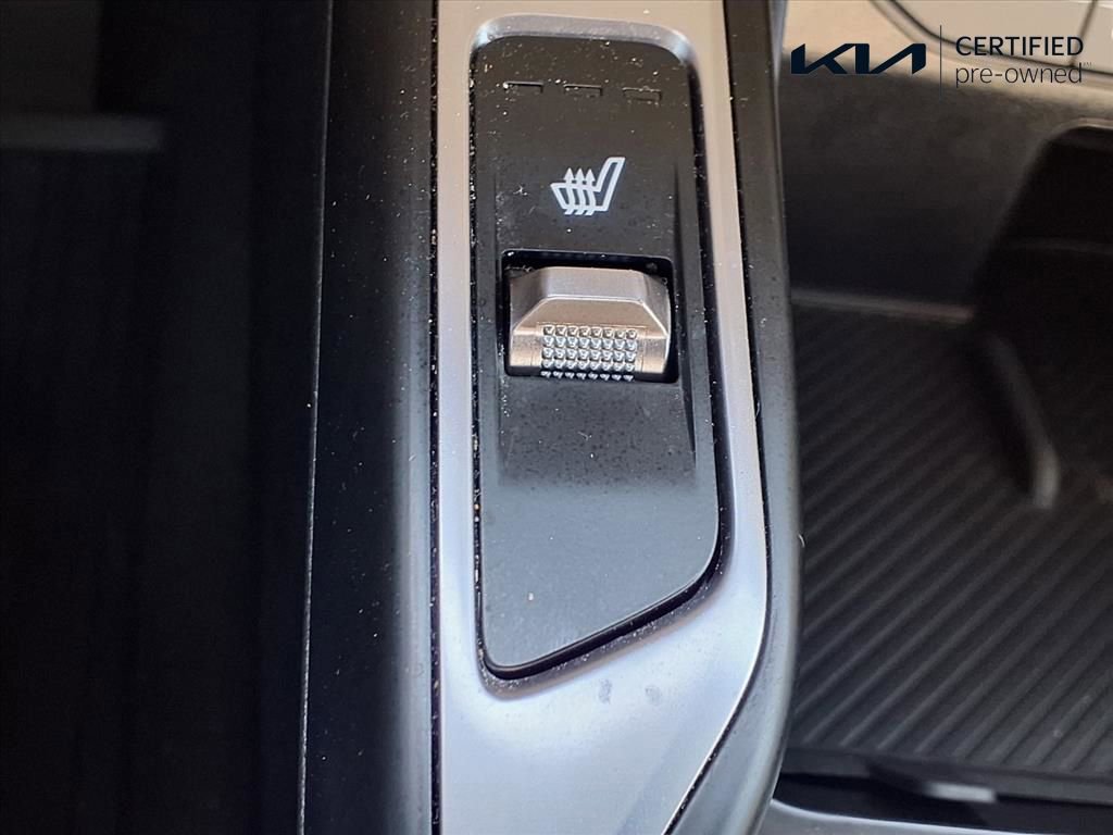 Certified 2025 Kia Sorento S image 6