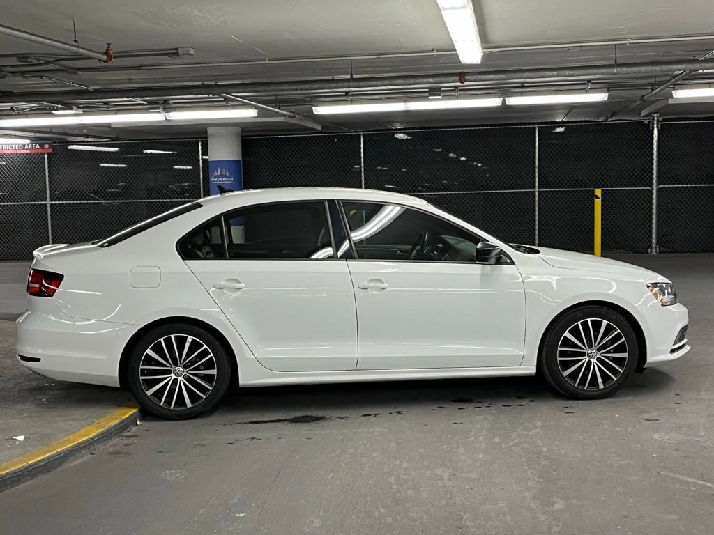 Used 2017 Volkswagen Jetta Sport image 34