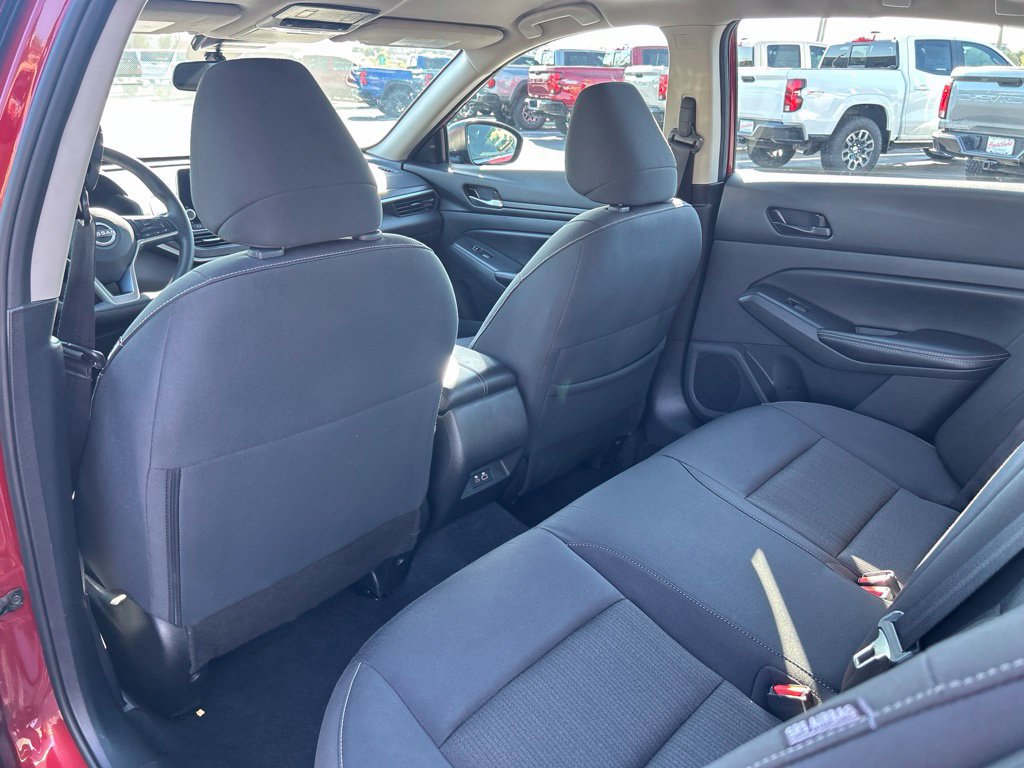 Used 2025 Nissan Altima 2.5 SV FWD image 36