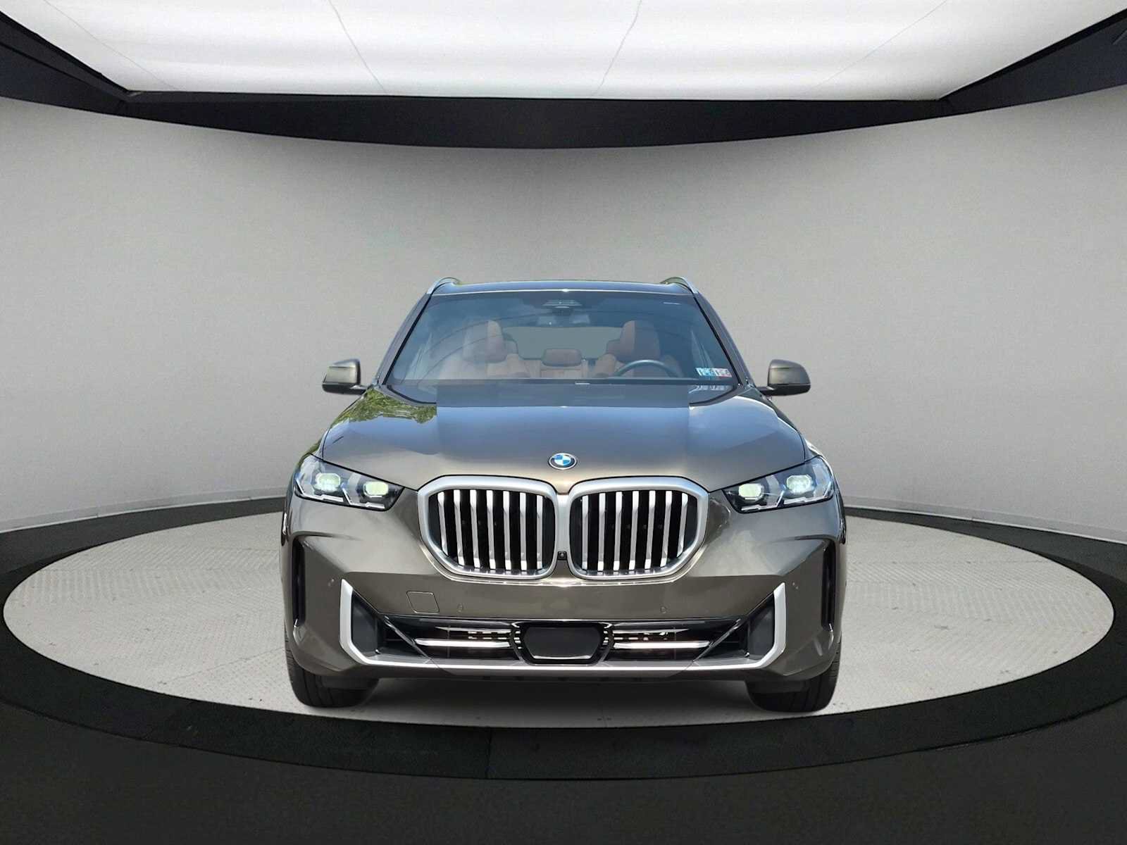Used 2024 BMW X5 xDrive40i w/ Premium Package AWD/4WD image 3