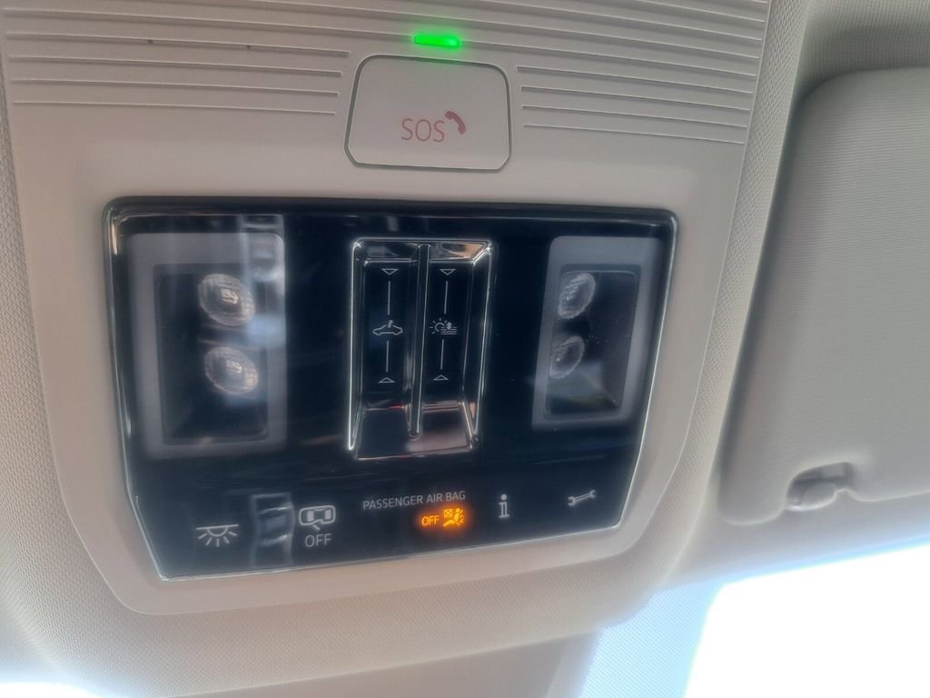 Used 2025 Volkswagen Atlas SEL Premium R-Line image 13