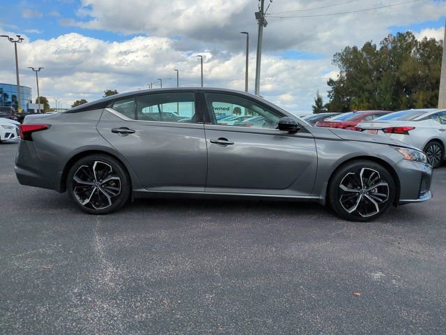 Used 2024 Nissan Altima 2.5 SR w/ SR Premium Package FWD image 4