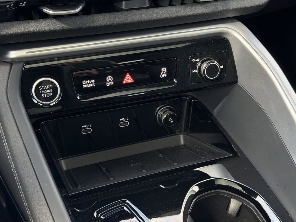Used 2025 Audi Q5 Premium w/ Premium Plus AWD/4WD image 24