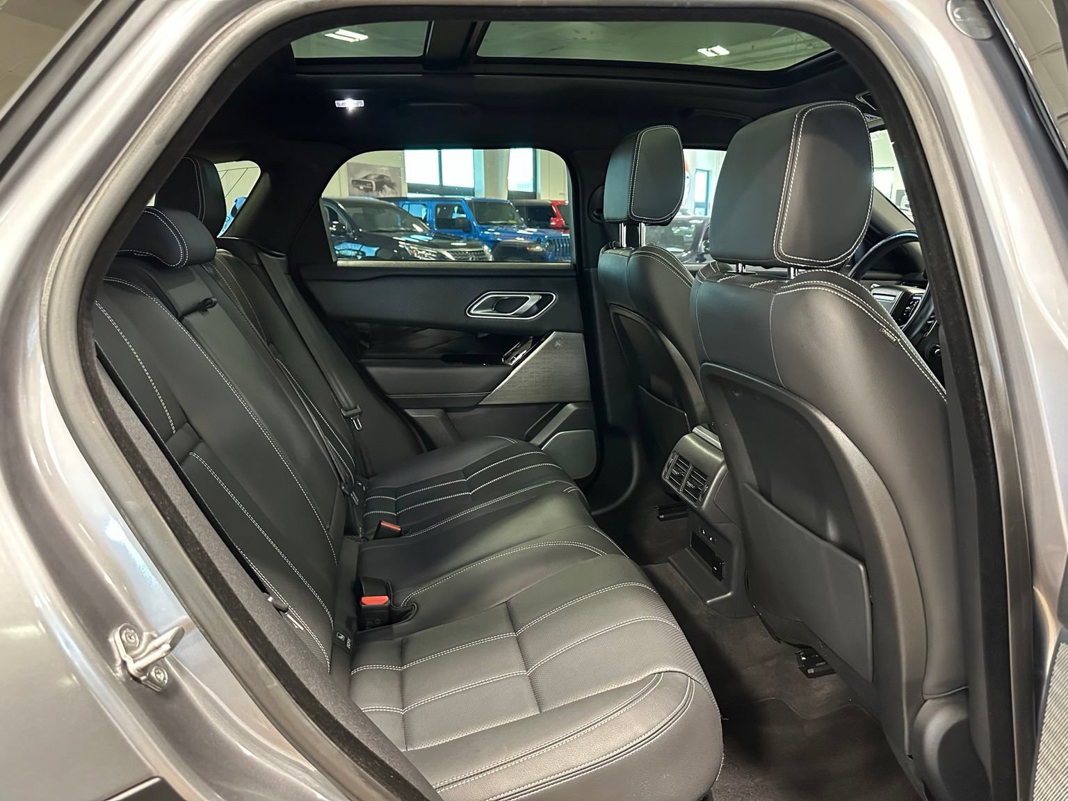 Used 2022 Land Rover Range Rover Velar R-Dynamic S AWD/4WD image 42