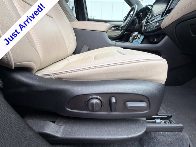 Used 2023 Chevrolet Traverse Premier FWD image 25