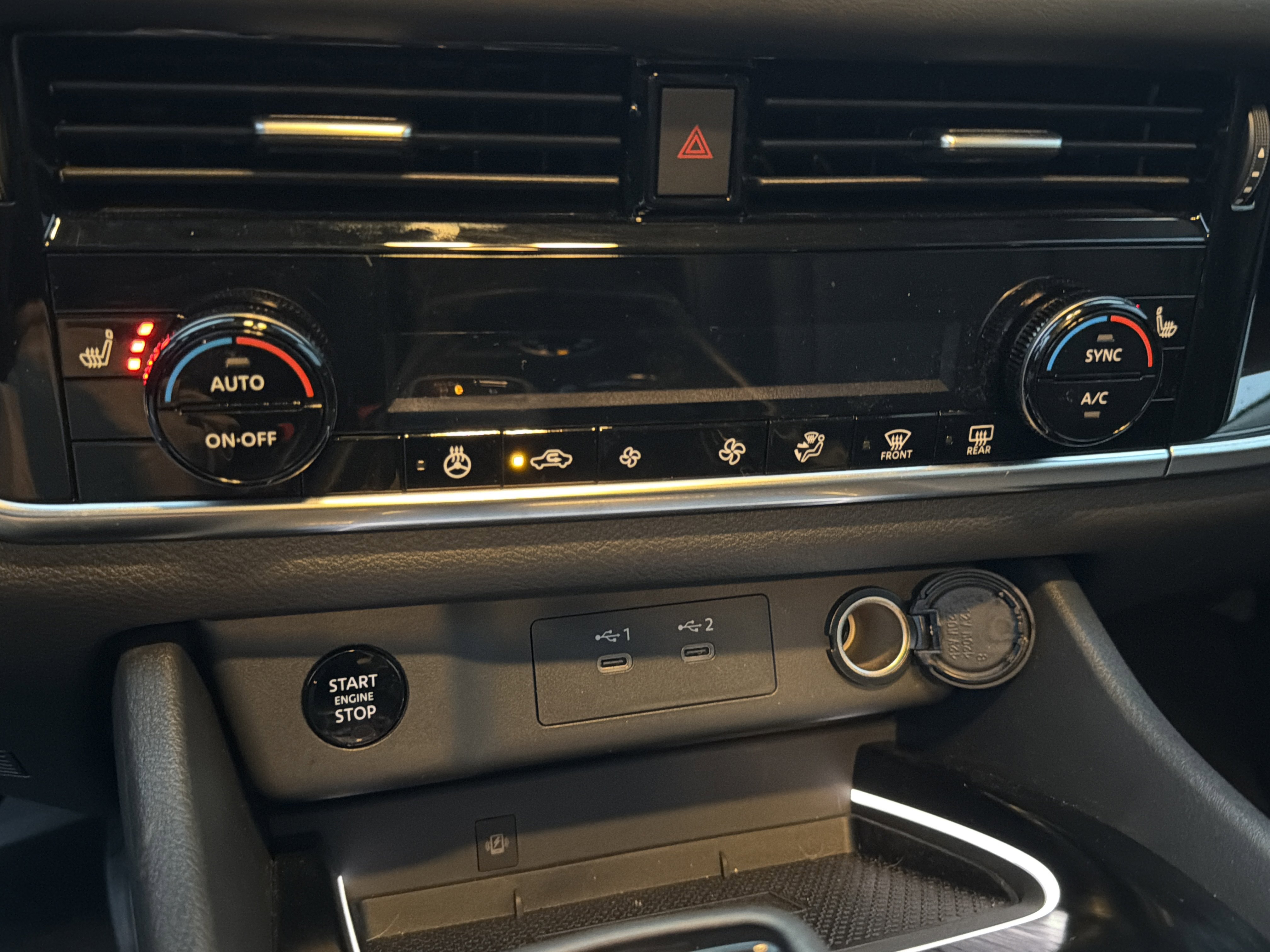 Used 2025 Nissan Rogue SL image 32