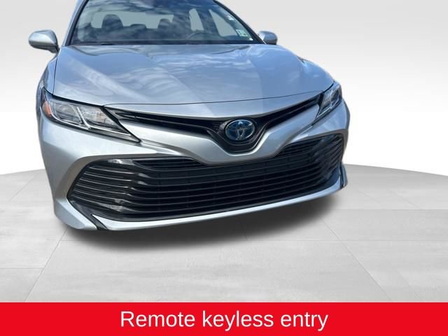 Used 2018 Toyota Camry LE FWD image 2