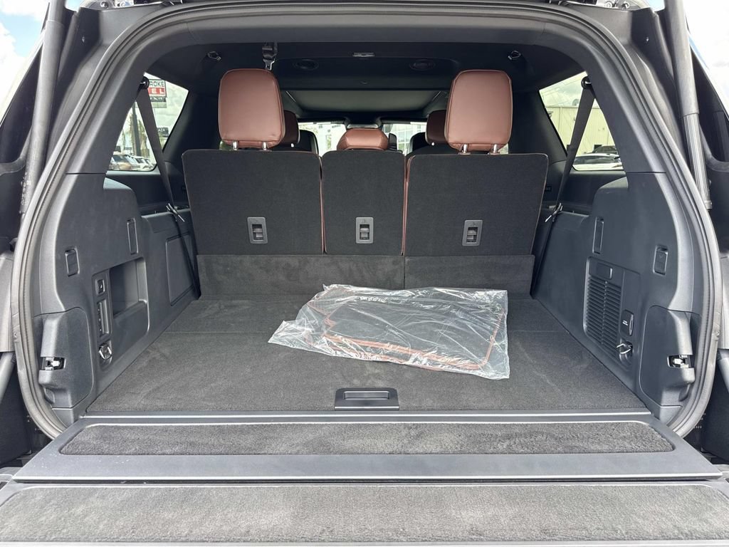 New 2026 Lincoln Navigator L Reserve AWD/4WD image 11