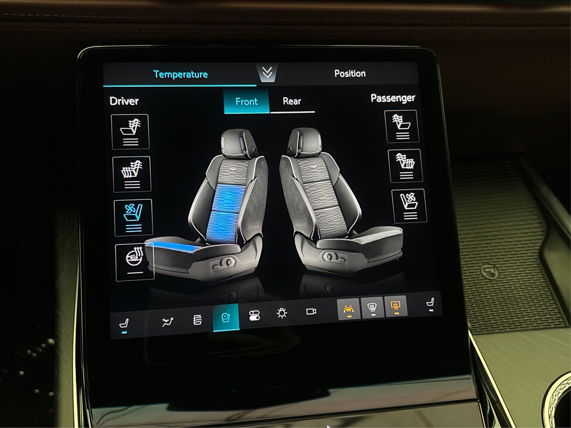 New 2026 Cadillac Escalade ESV Luxury AWD/4WD image 32