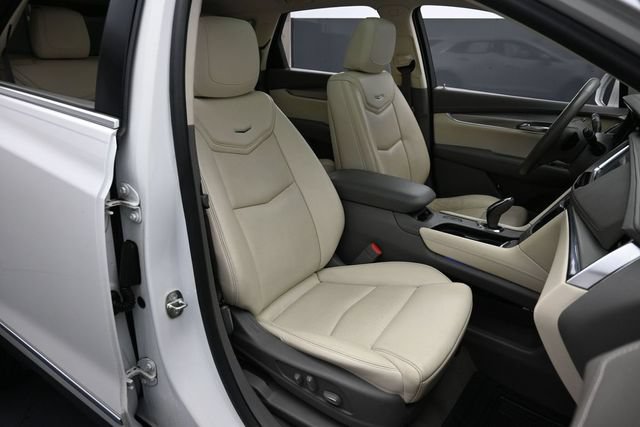 Used 2017 Cadillac XT5 Premium Luxury FWD image 35