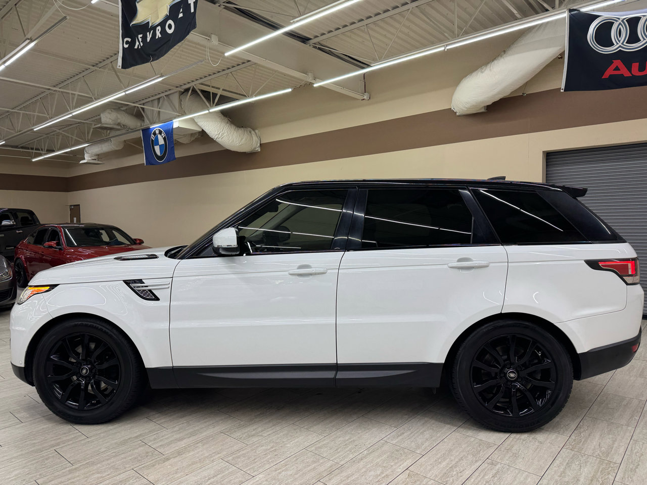 Used 2017 Land Rover Range Rover Sport HSE image 6