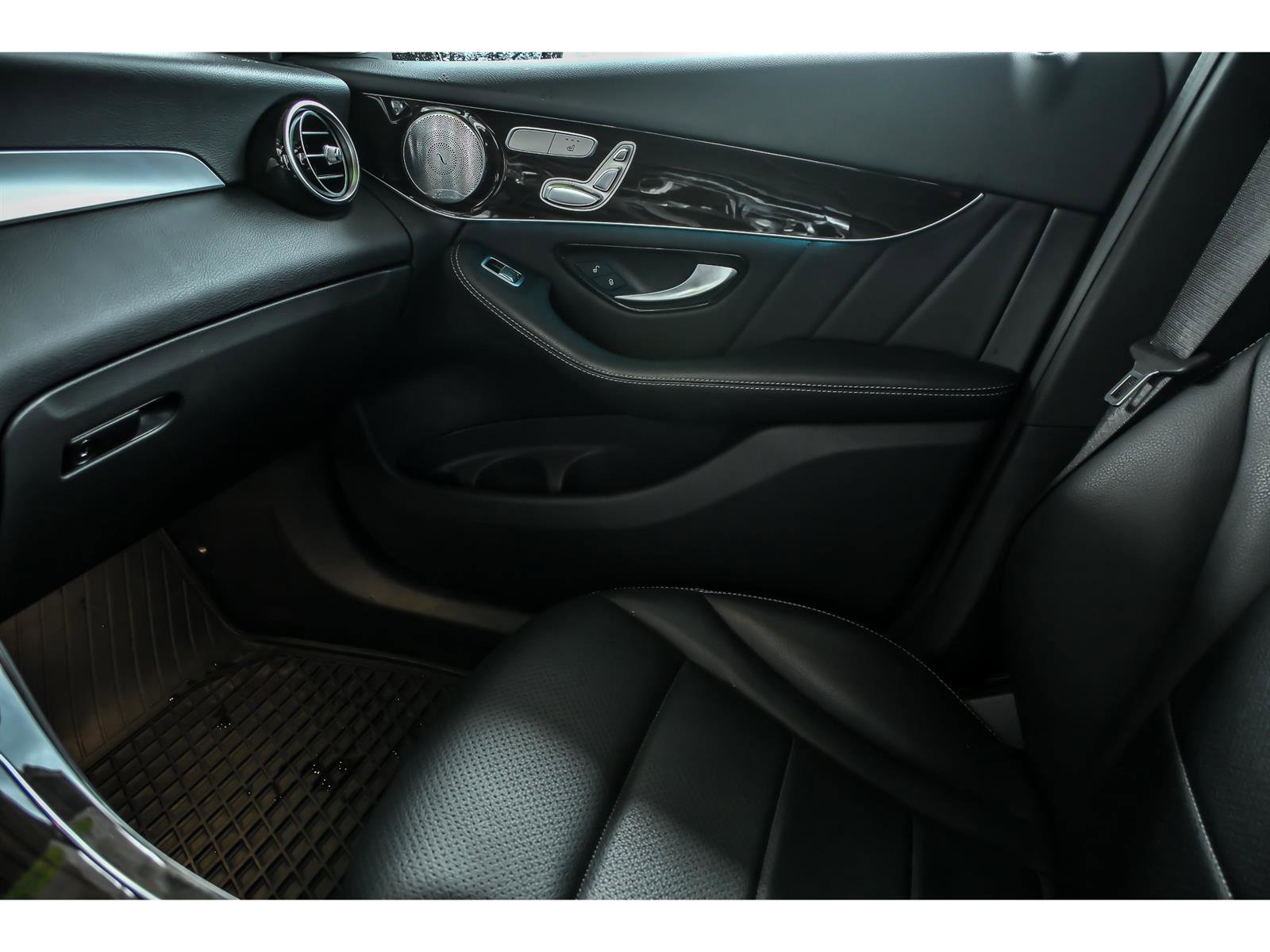 Used 2019 Mercedes-Benz GLC 300 4MATIC image 24