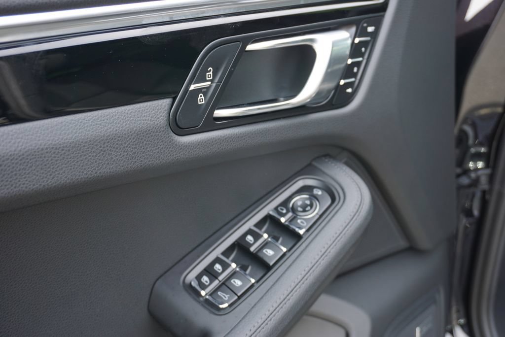Used 2023 Porsche Macan S AWD/4WD image 22