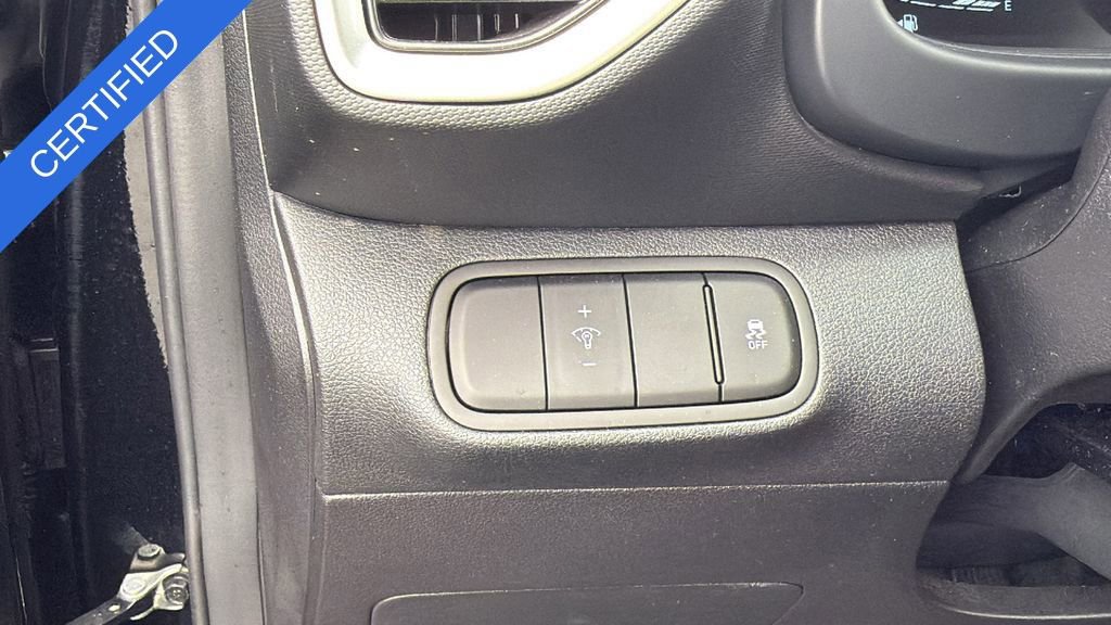 Used 2023 Hyundai Venue SE image 24