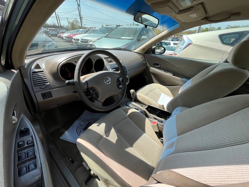 Used 2003 Nissan Altima 3.5 SE image 9