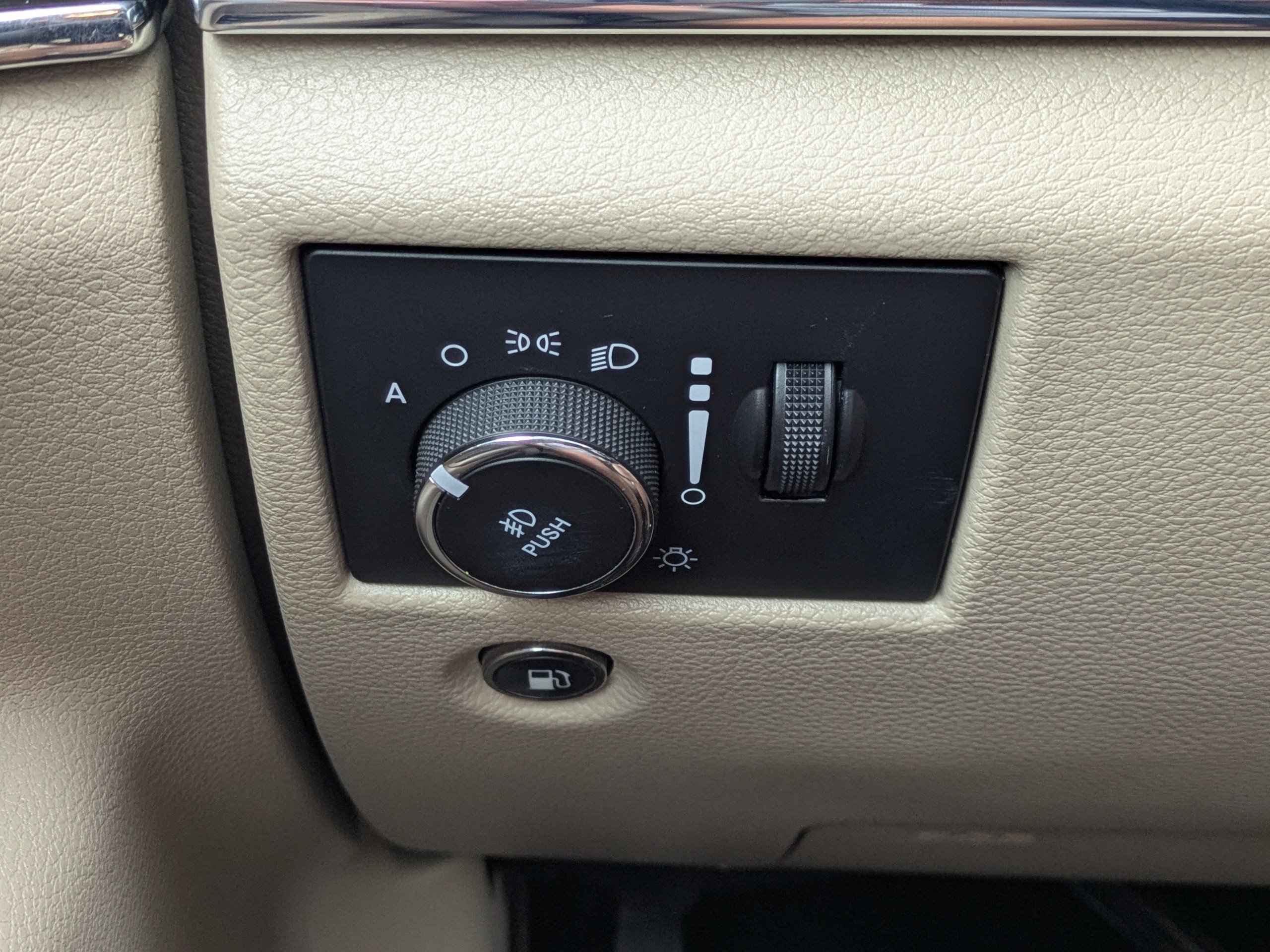 Used 2020 Jeep Grand Cherokee Limited w/ Luxury Group II RWD image 21