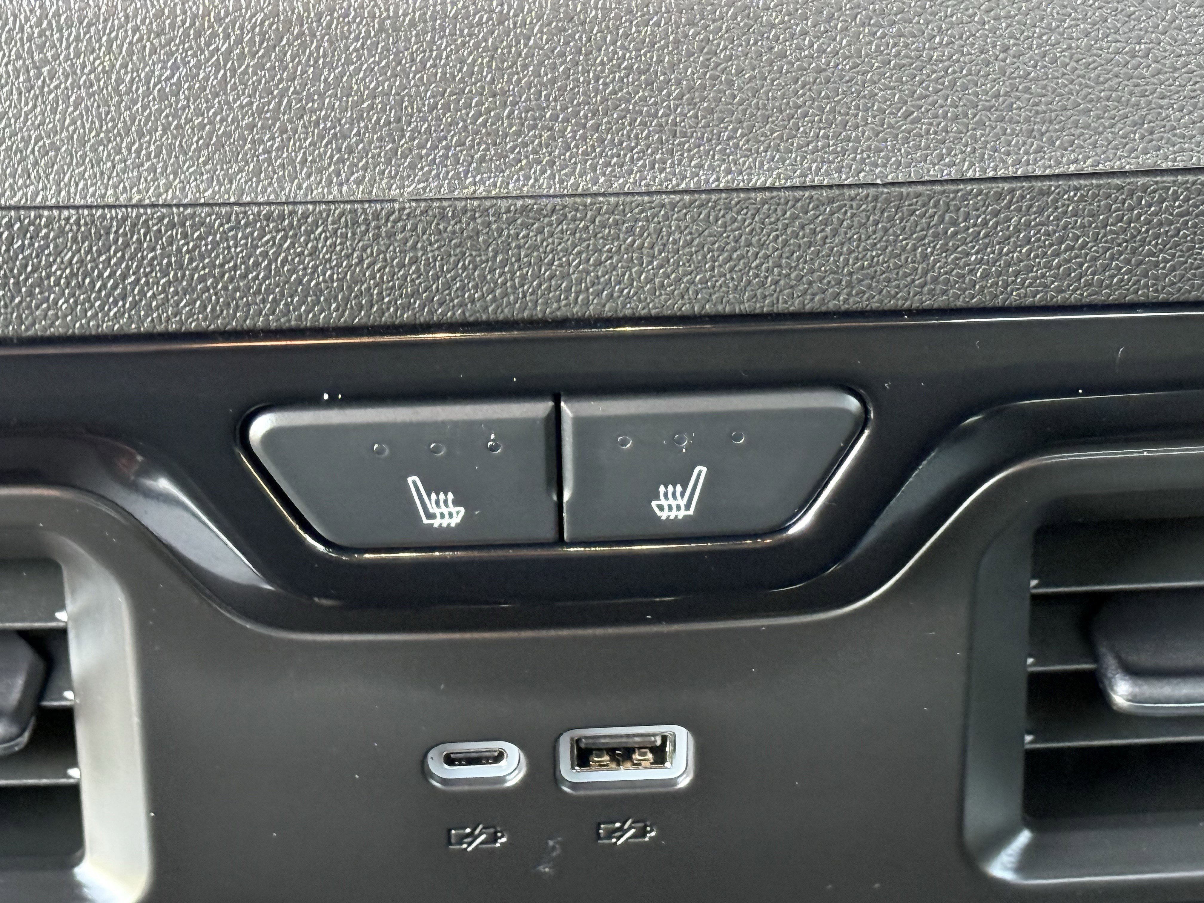 Used 2025 GMC Sierra 2500 AT4 image 28