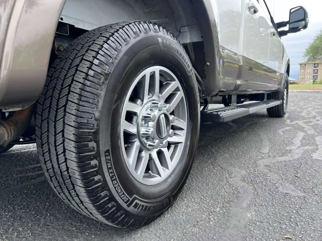 Used 2017 Ford F250 Lariat w/ Lariat Value Package RWD image 17