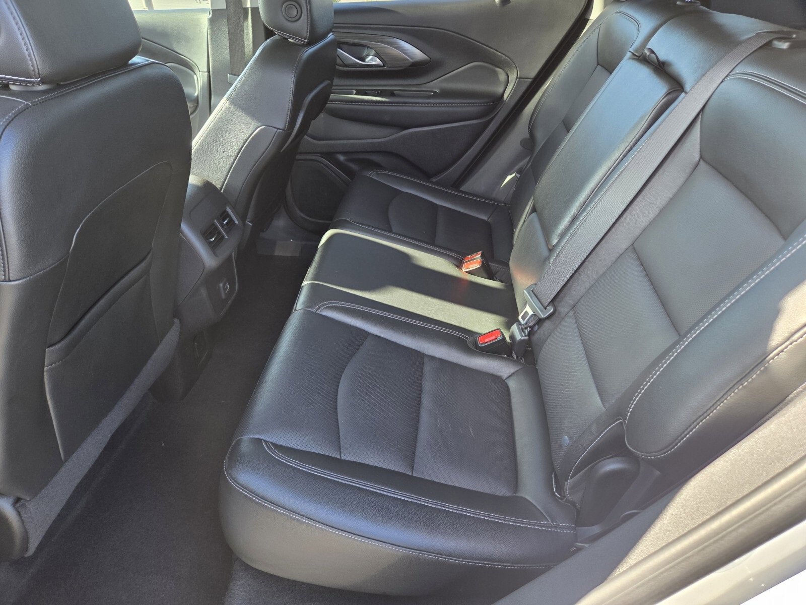 Used 2024 GMC Terrain SLT image 11