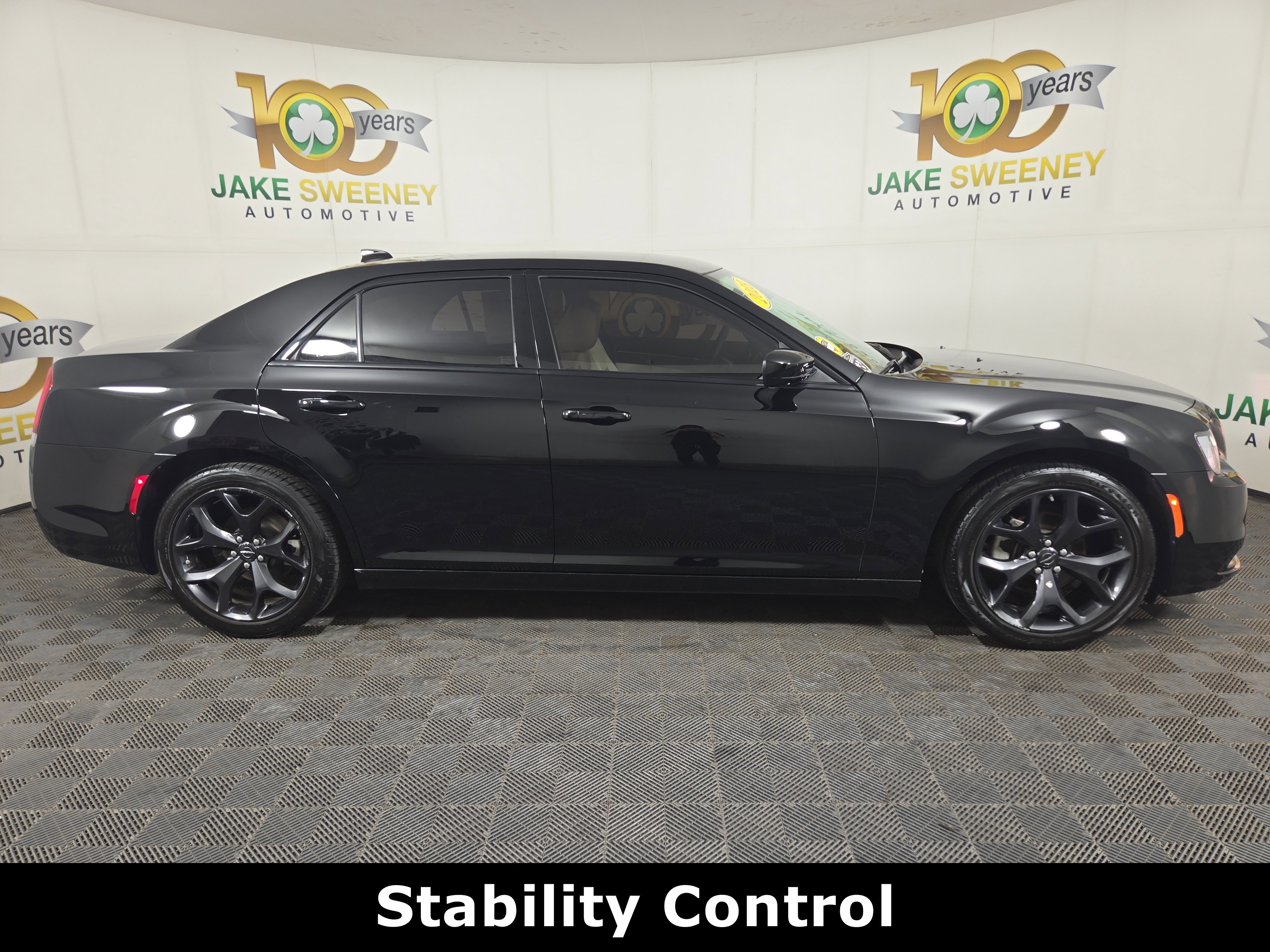 Used 2023 Chrysler 300 Touring w/ Sport Appearance Package RWD image 11