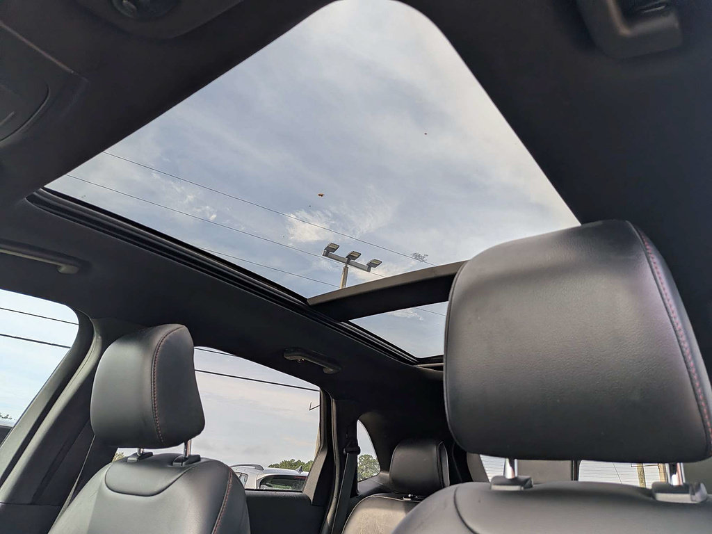 Used 2022 Ford Edge ST-Line w/ Class II Trailer Tow Package AWD/4WD image 22