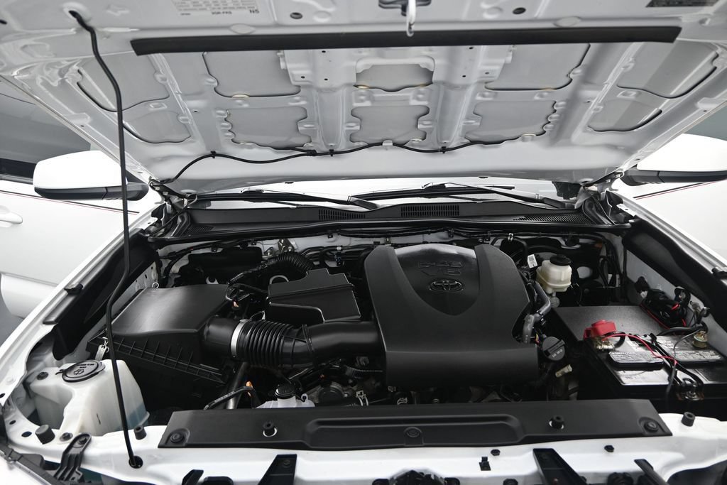 Used 2022 Toyota Tacoma SR AWD/4WD image 5