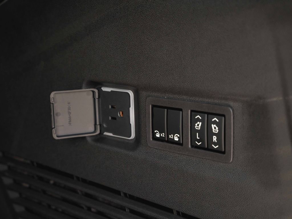 New 2026 Chevrolet Suburban High Country image 33