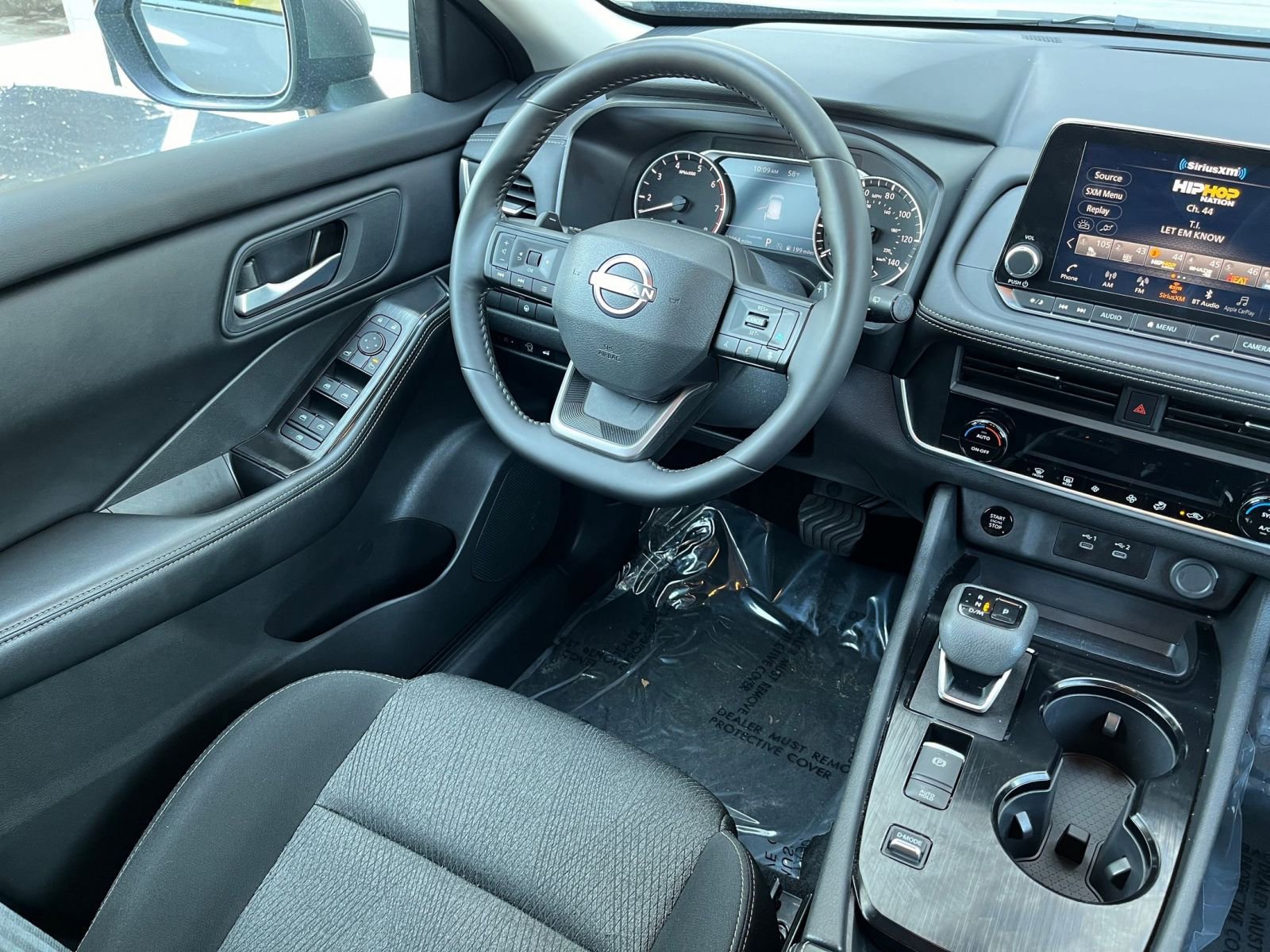 Used 2025 Nissan Rogue SV FWD image 34