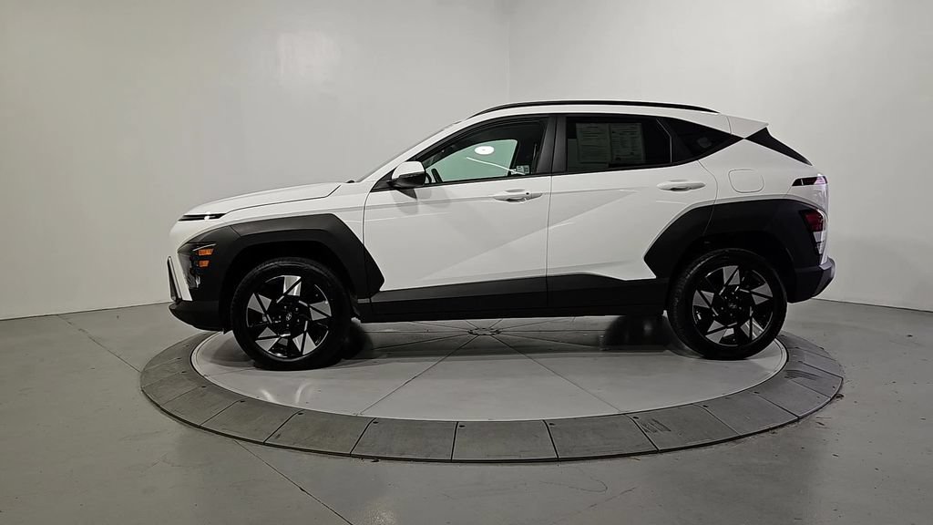 Certified 2025 Hyundai Kona SEL AWD/4WD image 2