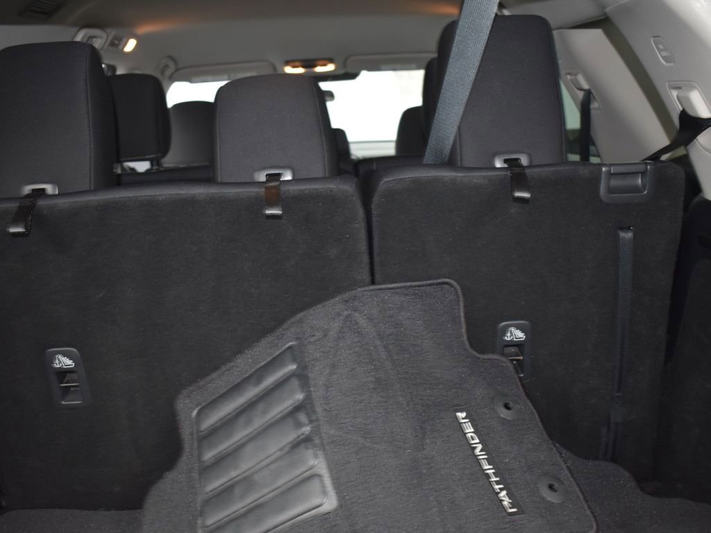 Used 2024 Nissan Pathfinder S AWD/4WD image 13