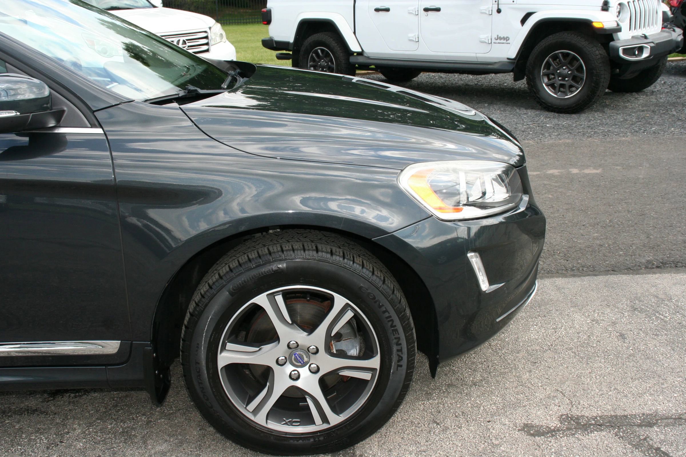 Used 2015 Volvo XC60 T6 w/ Protection Package AWD/4WD image 22