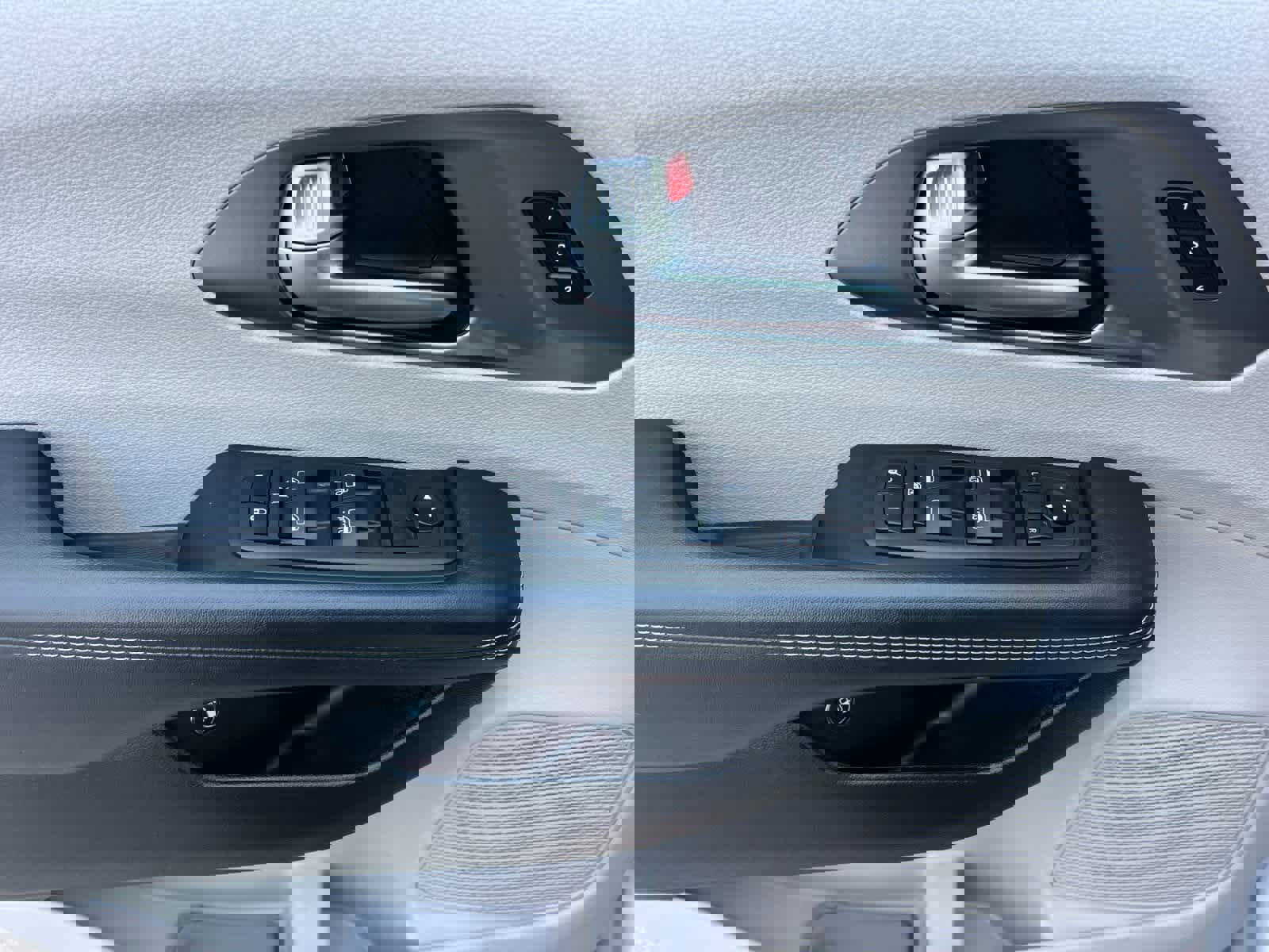 Used 2023 Chrysler Pacifica Touring-L image 13