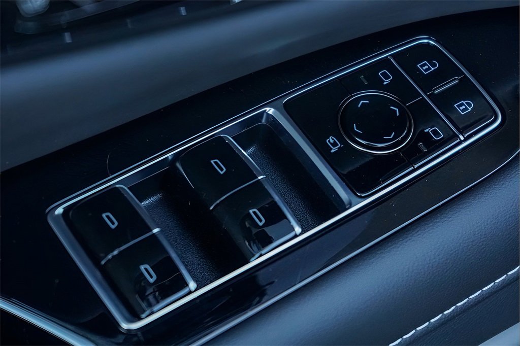 New 2025 Cadillac Optiq Luxury 2 w/ LPO, Floor Liner Package image 17