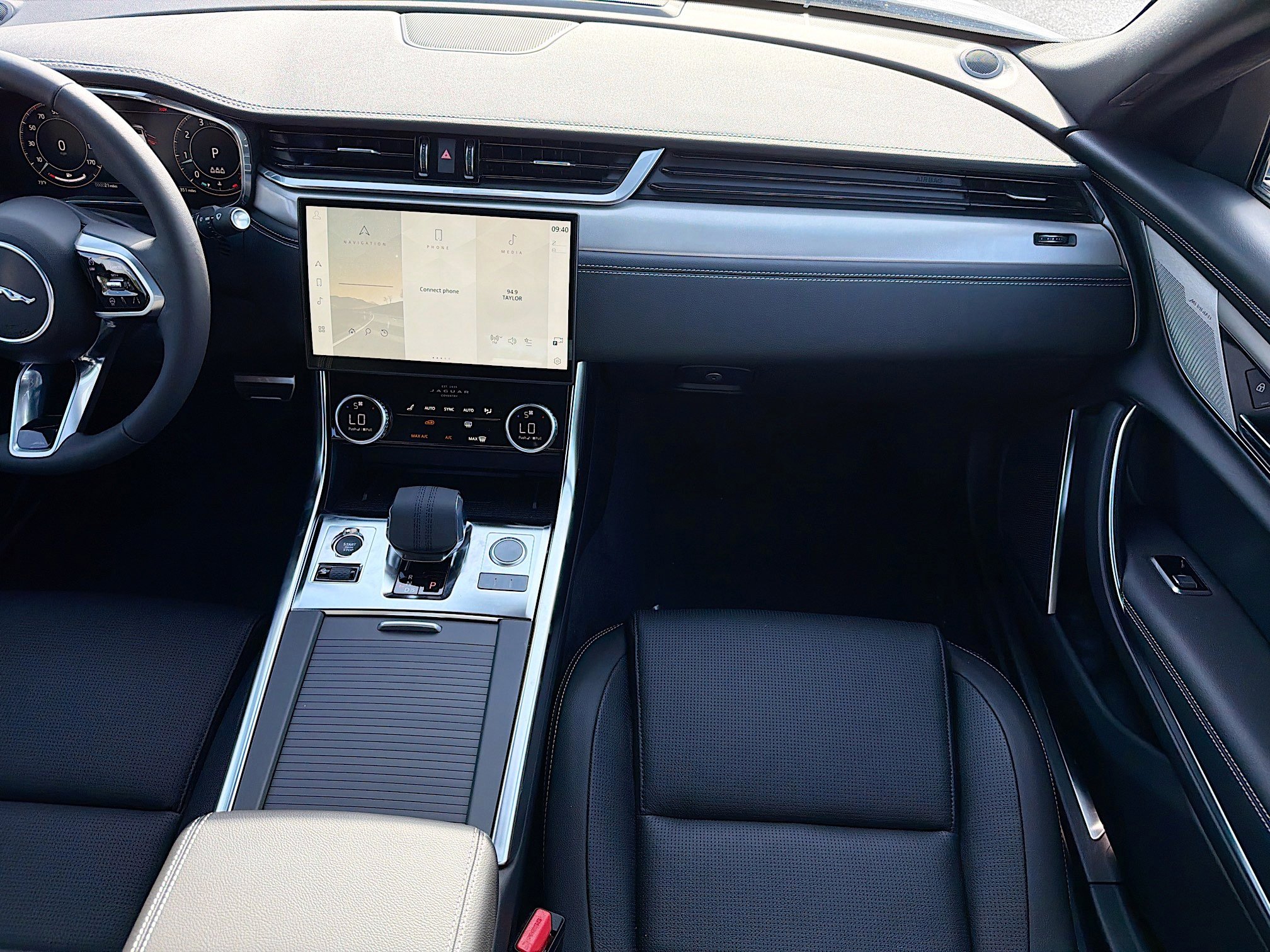 New 2024 Jaguar XF R-Dynamic SE image 19