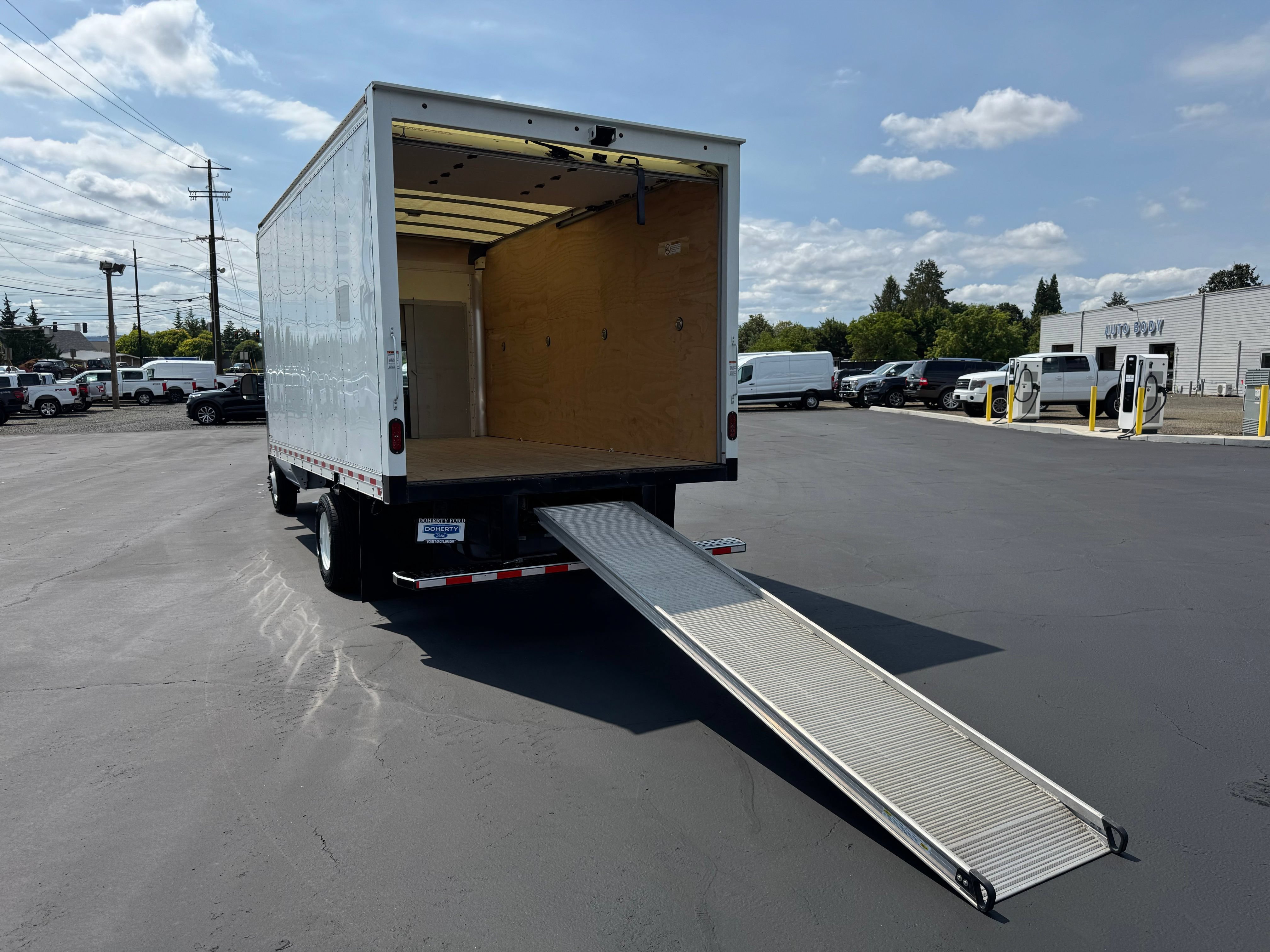 Used 2023 Ford E-450 and Econoline 450 Super Duty w/ Power Windows & Locks Group RWD image 19