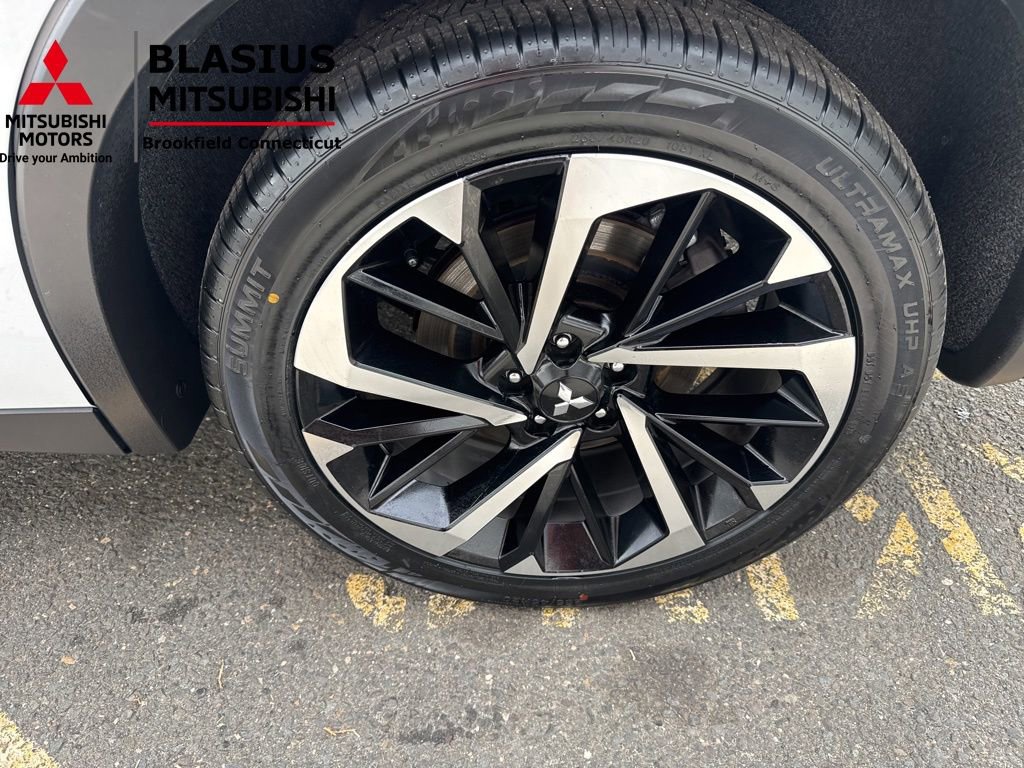 Used 2024 Mitsubishi Outlander 4WD Plug-In Hybrid image 36
