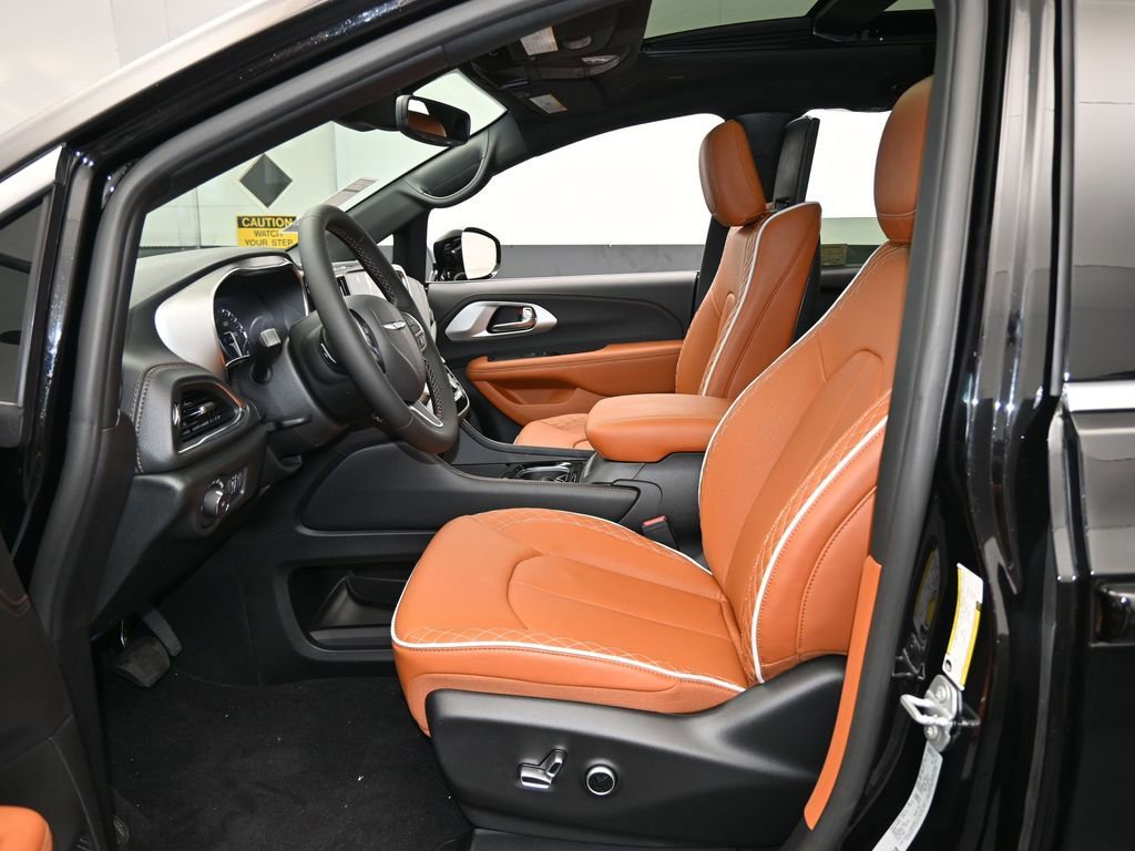 New 2026 Chrysler Pacifica Pinnacle image 13