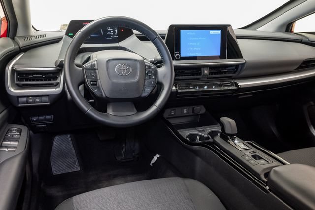 Used 2025 Toyota Prius LE FWD image 6