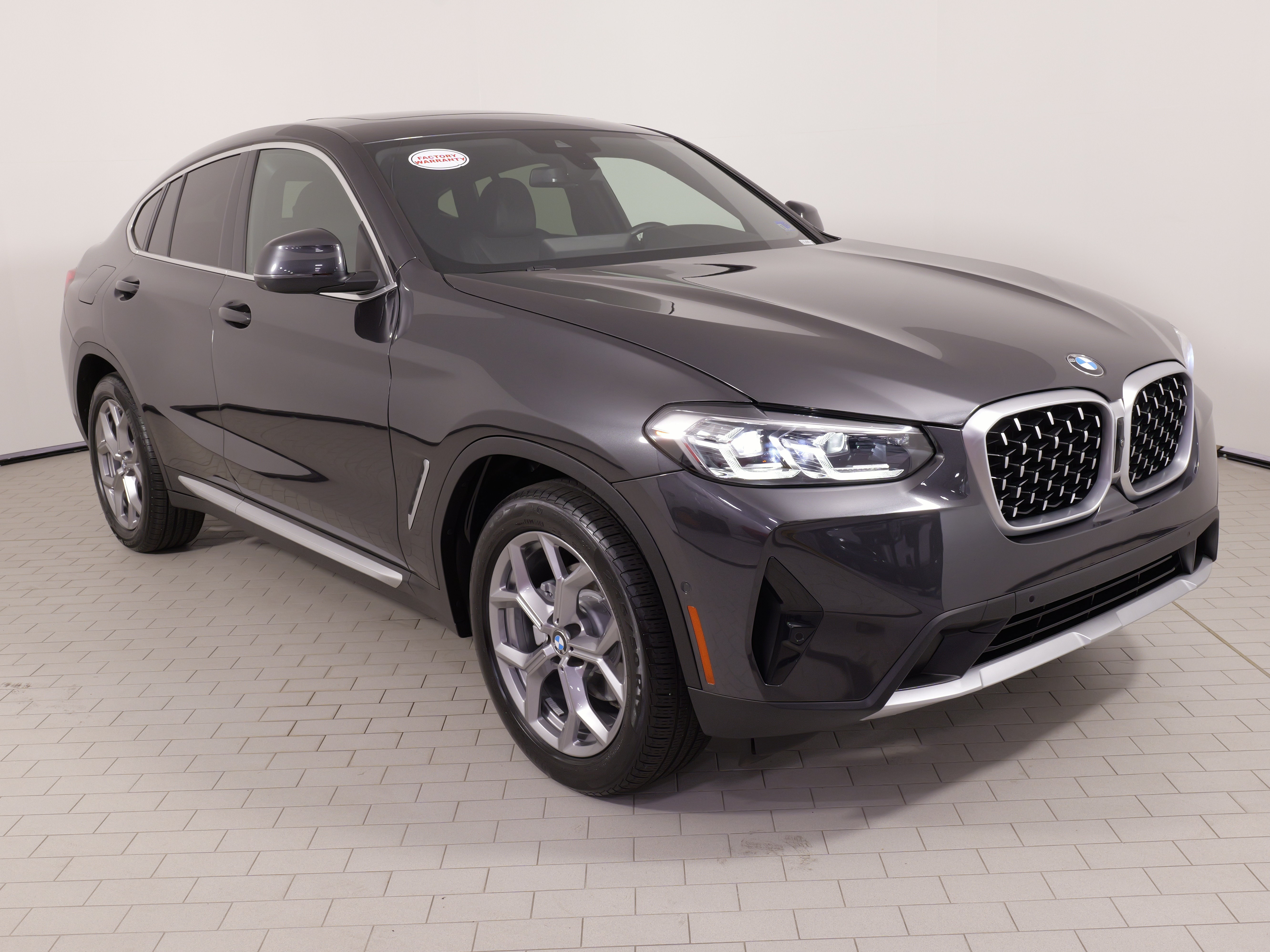 Used 2025 BMW X4 xDrive30i AWD/4WD image 7