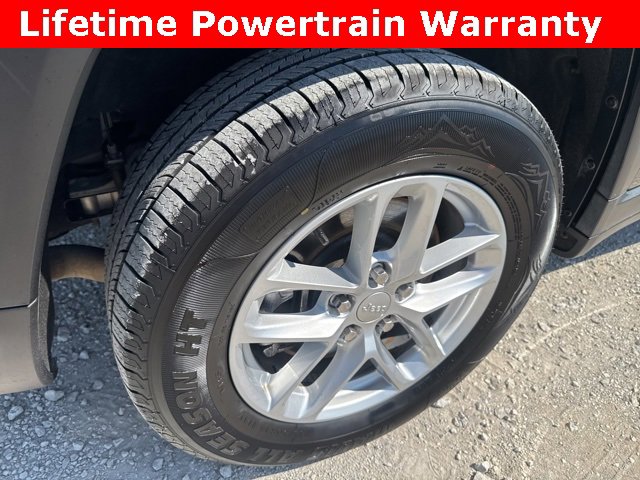 Used 2023 Jeep Grand Cherokee L Laredo image 11