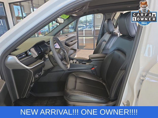 Used 2024 Jeep Grand Cherokee L Limited w/ Black Appearance Package AWD/4WD image 13