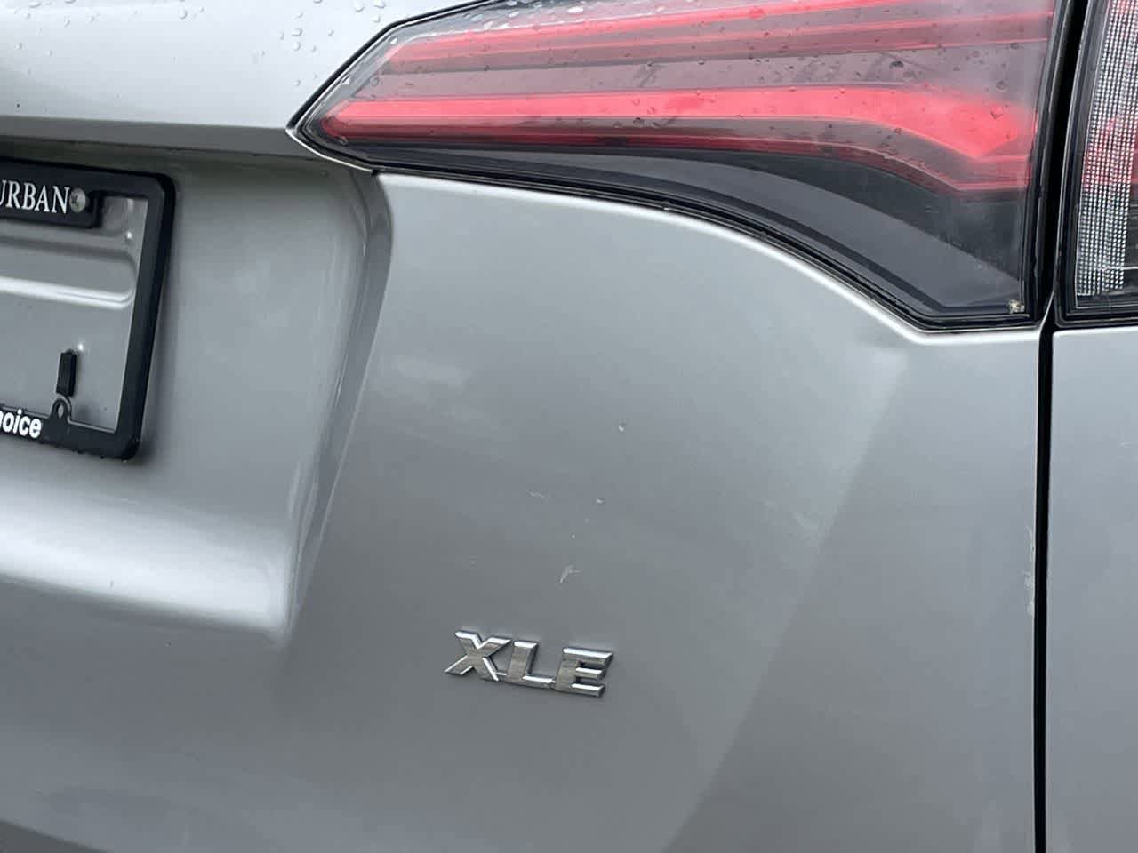 Used 2018 Toyota RAV4 XLE FWD image 37